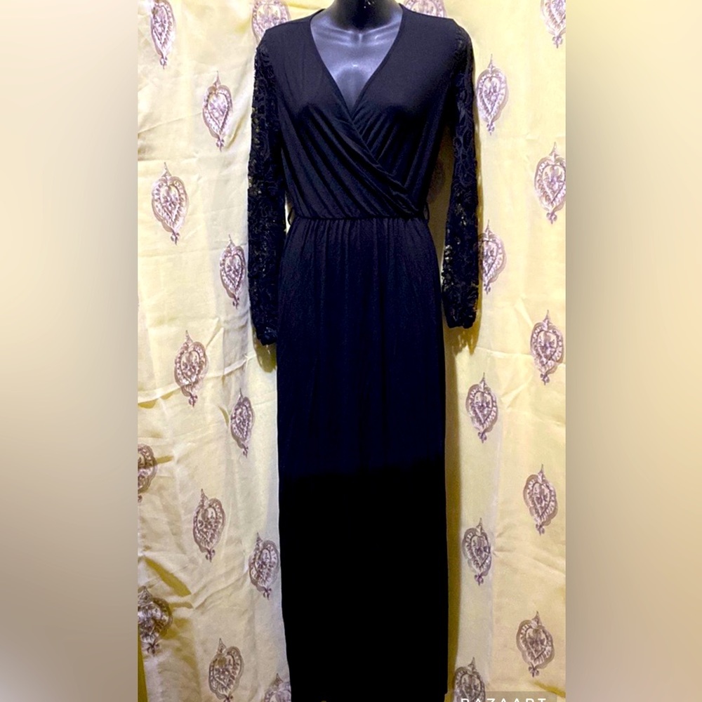 KRANDA BLACK MAXI LACE-SLEEVE DRESS SZ S